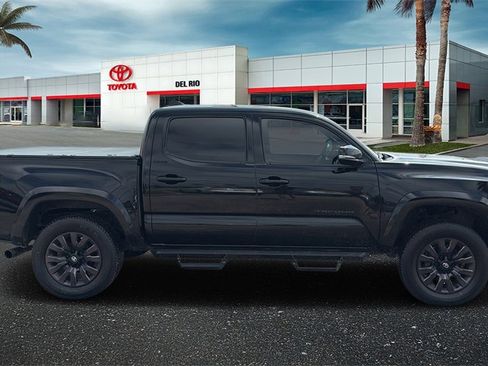Used 2021 Toyota Tacoma Limited image 2