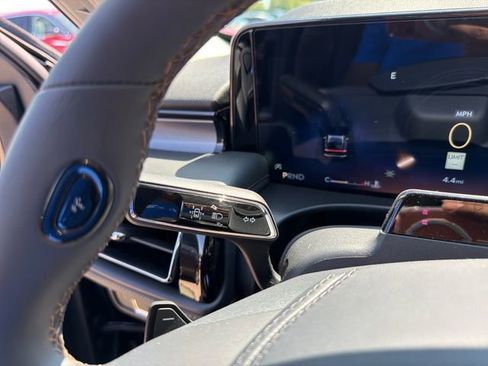 New 2026 Lincoln Aviator AWD w/ Jet Appearance Package image 25
