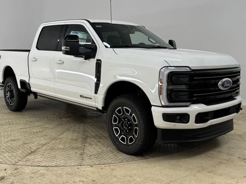 New 2026 Ford F250 Platinum w/ FX4 Off-Road Package image 7
