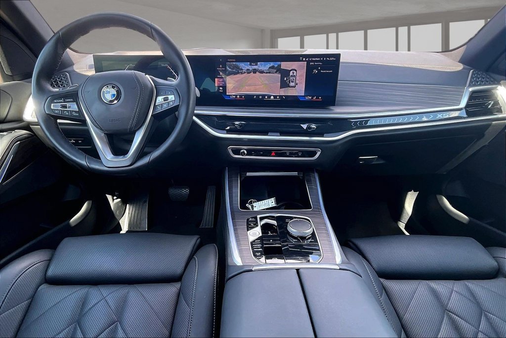 Used 2024 BMW X5 xDrive40i w/ Parking Assistance Package AWD/4WD image 15