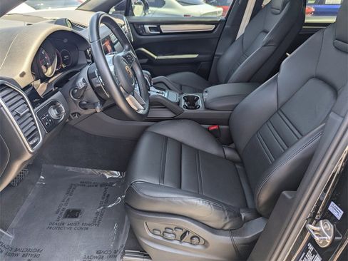 Used 2023 Porsche Cayenne Platinum Edition image 11