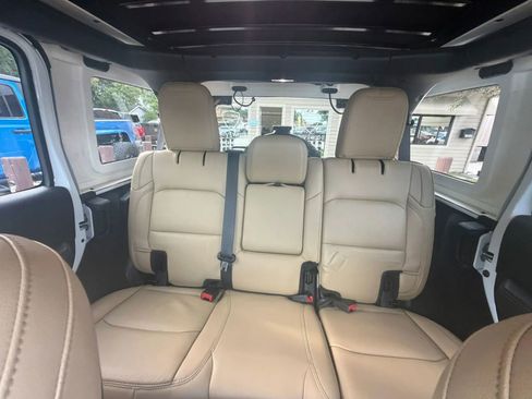 Used 2019 Jeep Wrangler Unlimited Rubicon AWD/4WD image 12