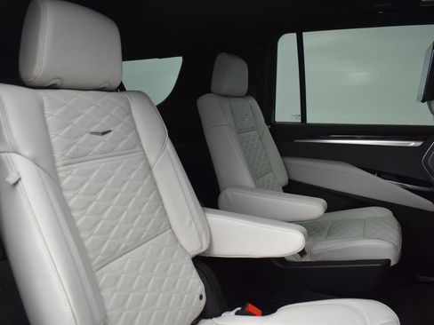 New 2026 Cadillac Escalade ESV Platinum Sport w/ LPO, ONYX Package AWD/4WD image 34