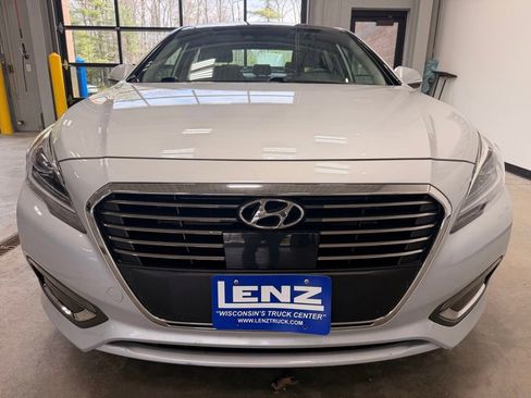 Used 2017 Hyundai Sonata Limited w/ Ultimate Package 02 FWD image 3
