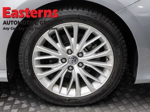 Used 2019 Toyota Camry XLE image 28