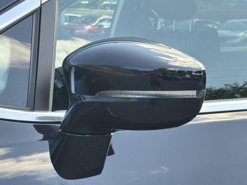 Used 2024 Chrysler Pacifica Touring-L FWD image 32