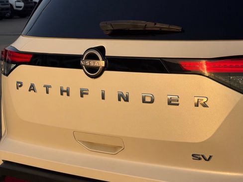 Used 2023 Nissan Pathfinder SV w/ Lighting Package (N92) FWD image 9