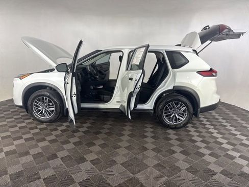 Used 2024 Nissan Rogue S AWD/4WD image 9