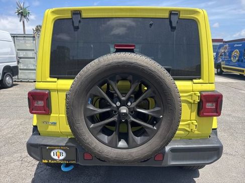 Used 2023 Jeep Wrangler Unlimited Sahara w/ Cold Weather Group AWD/4WD image 6