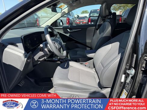 Used 2023 Kia Niro EX Touring image 9