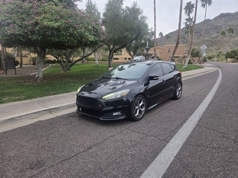 Used 2017 Ford Focus ST image 1