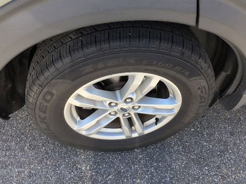 Used 2020 Ford Explorer XLT RWD image 5