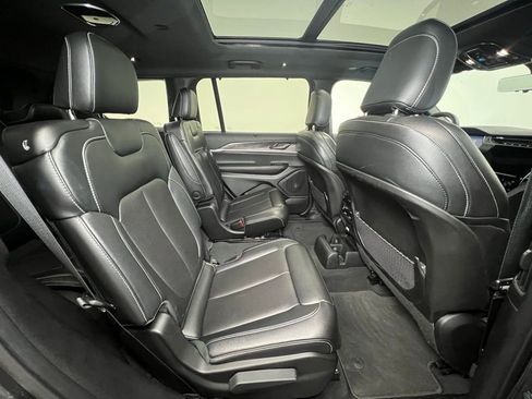 Used 2024 Jeep Grand Cherokee L Limited w/ Luxury Tech Group II image 10