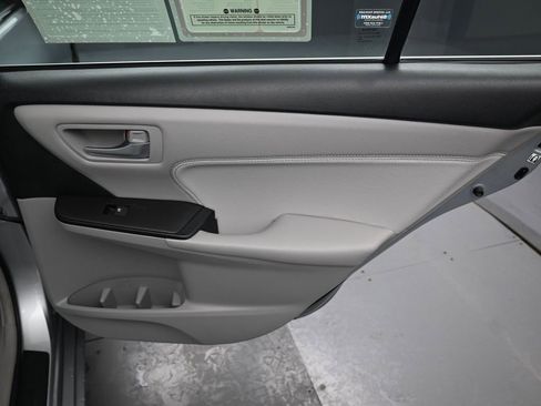 Used 2016 Toyota Camry XLE image 34