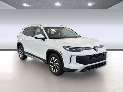 New 2026 Volkswagen Tiguan S FWD image 7