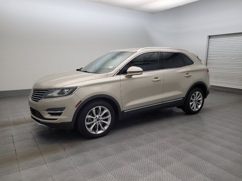 Used 2017 Lincoln MKC Select w/ Select Plus Package FWD image 2