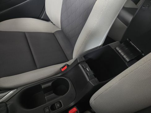 Used 2025 Toyota Corolla LE image 27