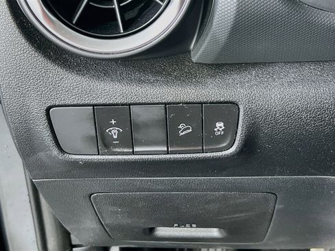 Used 2023 Hyundai Kona Limited image 10