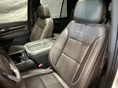 Used 2023 GMC Yukon Denali w/ LPO, Floor Liner Package AWD/4WD image 21