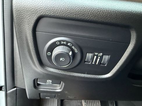 Used 2024 Jeep Grand Cherokee Limited w/ Luxury Tech Group II image 28