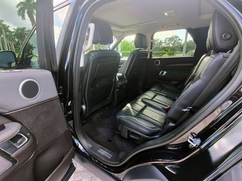 Used 2017 Land Rover Discovery HSE image 30