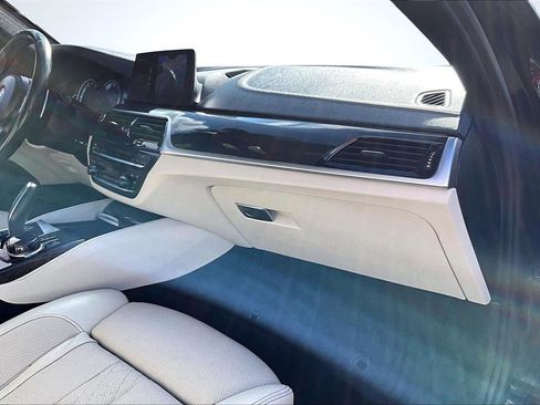 Used 2018 BMW M550i xDrive image 26
