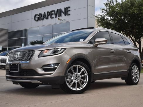 Used 2019 Lincoln MKC Reserve w/ MKC Technology Package FWD image 2