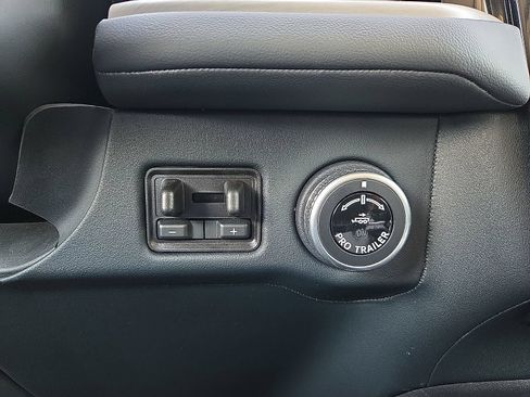 Certified 2025 Lincoln Navigator Reserve AWD/4WD image 18