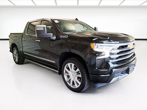 Used 2025 Chevrolet Silverado 1500 High Country w/ High Country Premium Package AWD/4WD image 3