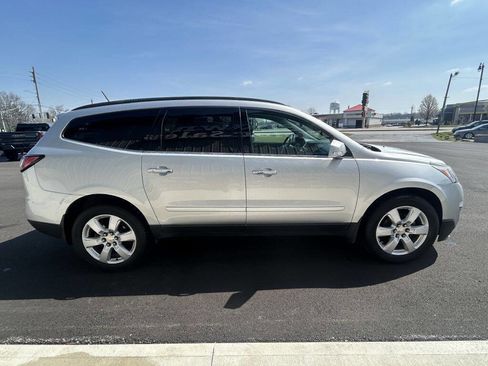 Used 2017 Chevrolet Traverse LT w/ Traveler's Package image 6