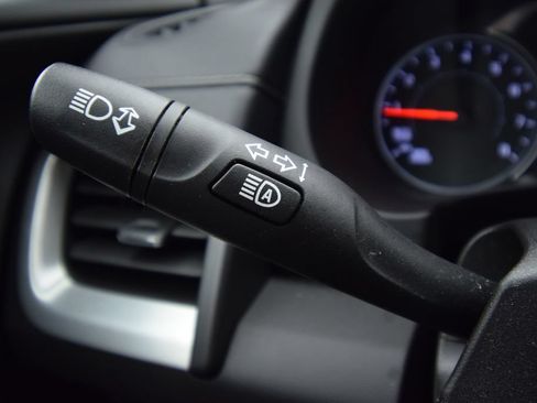 Used 2024 GMC Terrain SLE w/ Driver Convenience Package FWD image 30