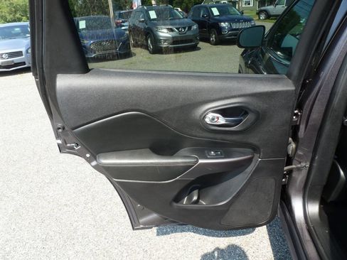 Used 2019 Jeep Cherokee Limited AWD/4WD image 27