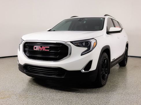 Used 2021 GMC Terrain SLE w/ Driver Convenience Package image 3