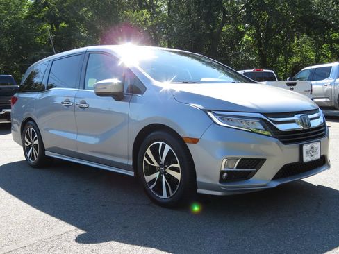 Used 2018 Honda Odyssey Elite image 3