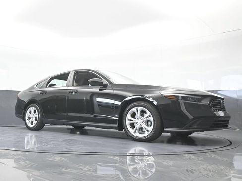 Used 2025 Honda Accord LX image 61