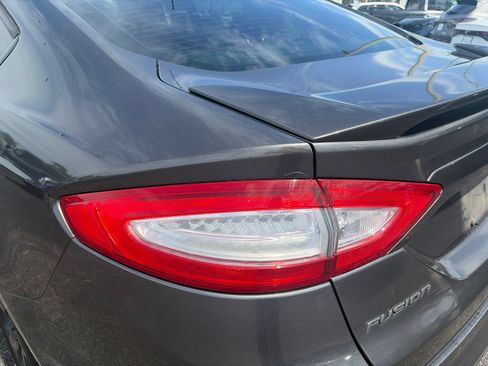 Used 2016 Ford Fusion SE FWD image 16