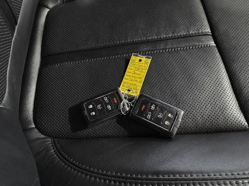 Used 2023 Jeep Wagoneer Series III w/ Preferred Equipment Group image 9