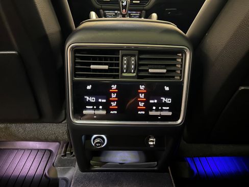 Used 2019 Porsche Cayenne Turbo image 30