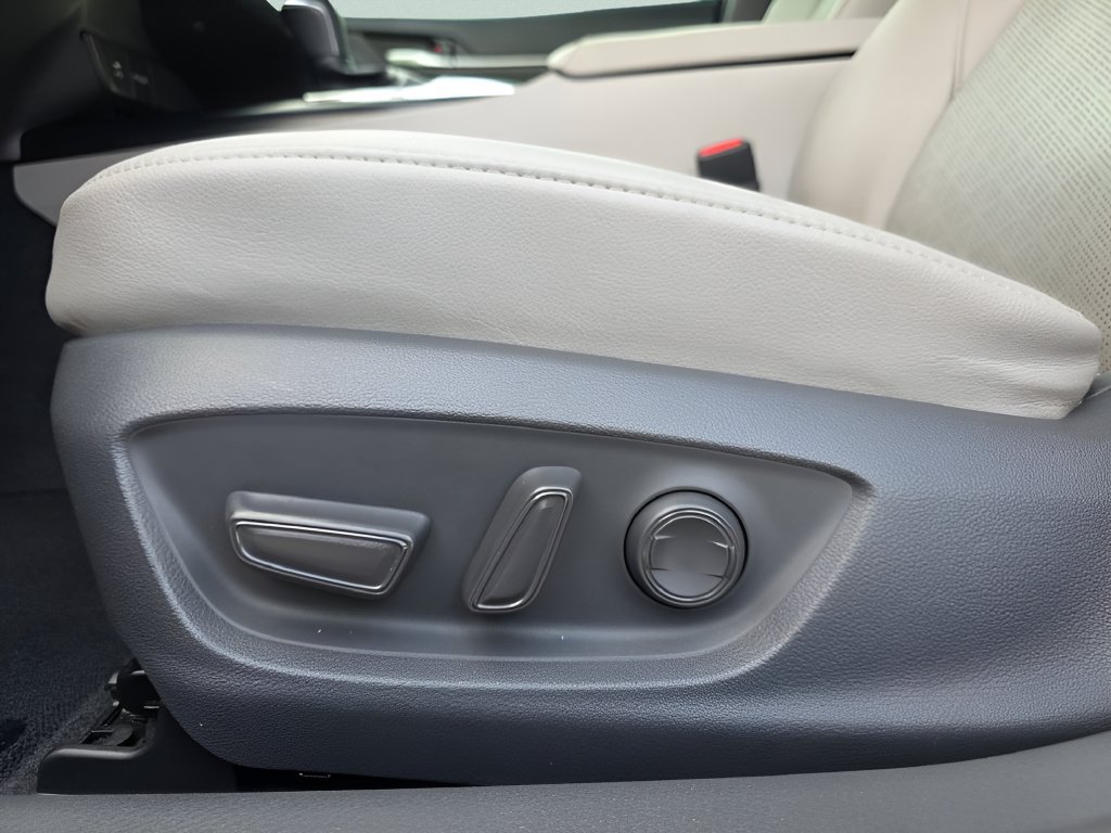 Used 2019 Toyota Camry XSE FWD image 11