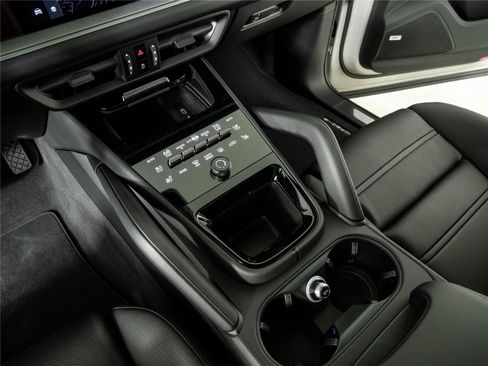 New 2026 Porsche Cayenne Coupe AWD/4WD image 18