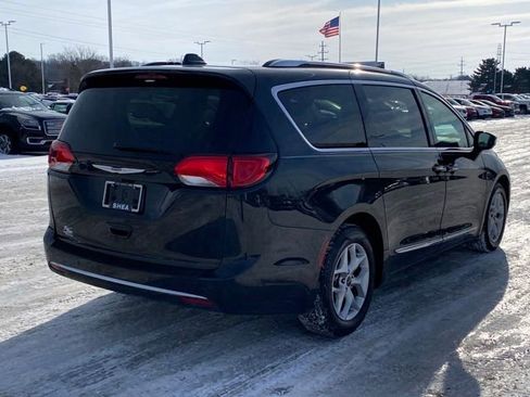 Used 2019 Chrysler Pacifica Limited image 4