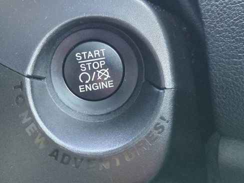 Used 2018 Jeep Renegade Latitude FWD image 26