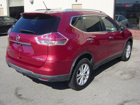 Used 2016 Nissan Rogue SV image 4