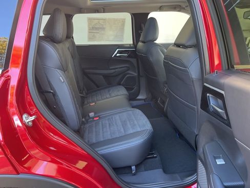 New 2025 Mitsubishi Outlander SE image 28