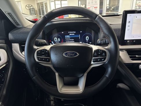 Used 2025 Ford Explorer Active w/ Active Comfort Package image 14