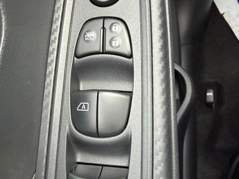 Used 2025 Nissan Versa S w/ Trunk Package image 15