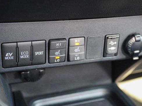 Used 2018 Toyota RAV4 Limited w/ Carpet Mat Package image 29