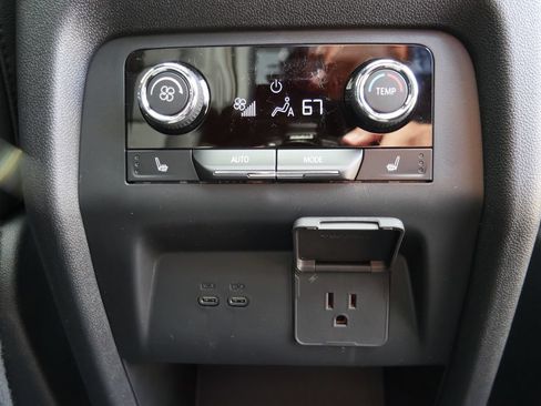 New 2026 Chevrolet Traverse High Country w/ LPO, Floor Liner Package AWD/4WD image 17