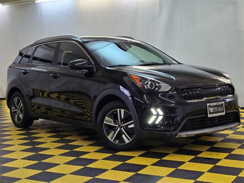 Used 2022 Kia Niro LXS w/ Digital Cluster Package image 1