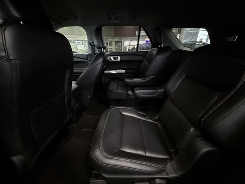 Used 2022 Ford Explorer XLT w/ Equipment Group 202A image 25